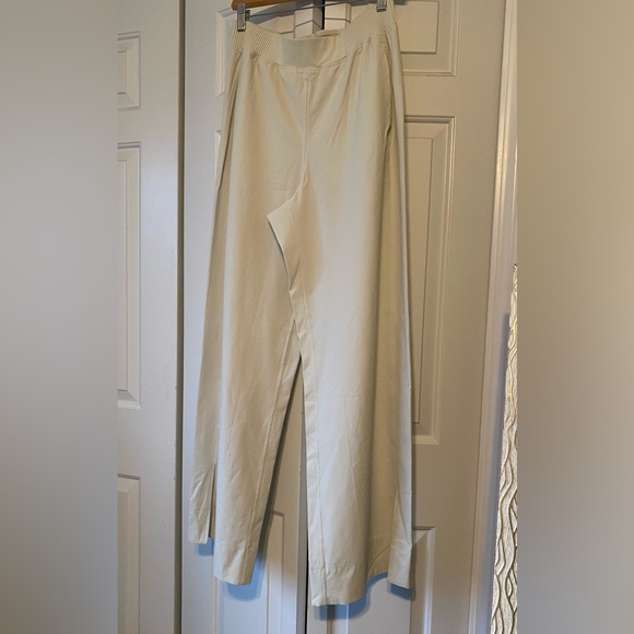 Lululemon Ecru Wide Leg Joggers Size M - Picture 5 of 8